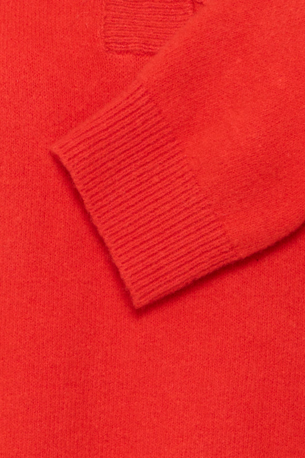 Dasila pull fiery red
