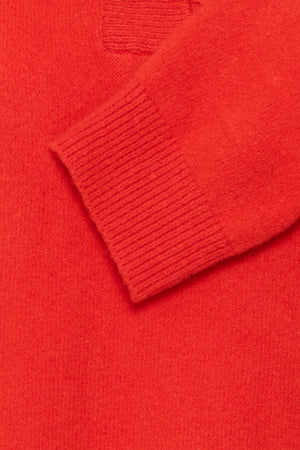 Dasila pull fiery red