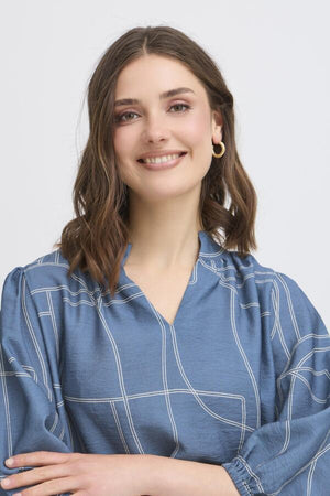 Daphne blouse bering sea art