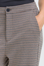 Babett pant fot fudge check