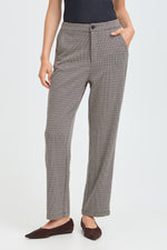 Babett pant fot fudge check