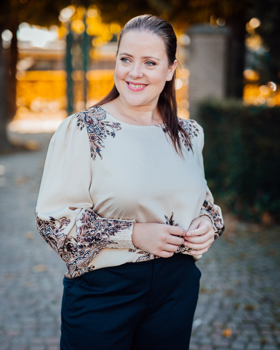 Adara blouse pumicestone paisley