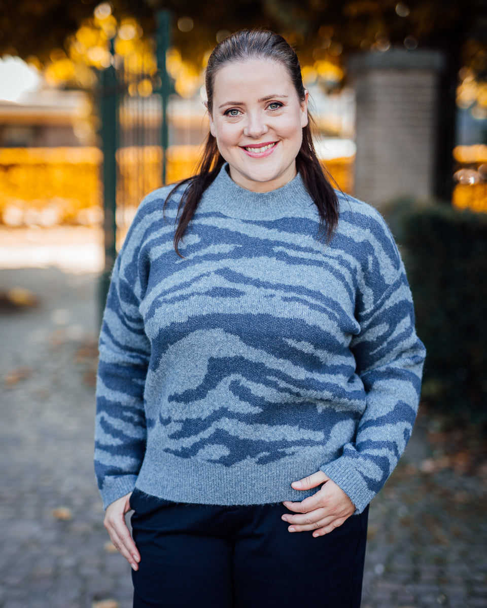 Sandra pull windward blue