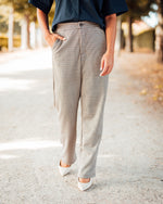 Babett pant fot fudge check
