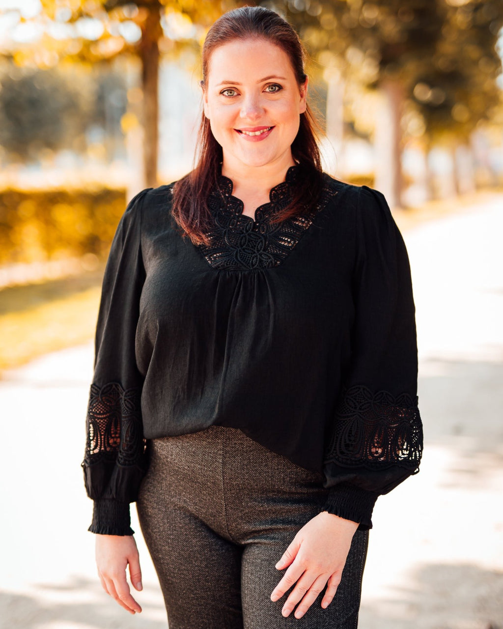 Blondie v-neck blouse black