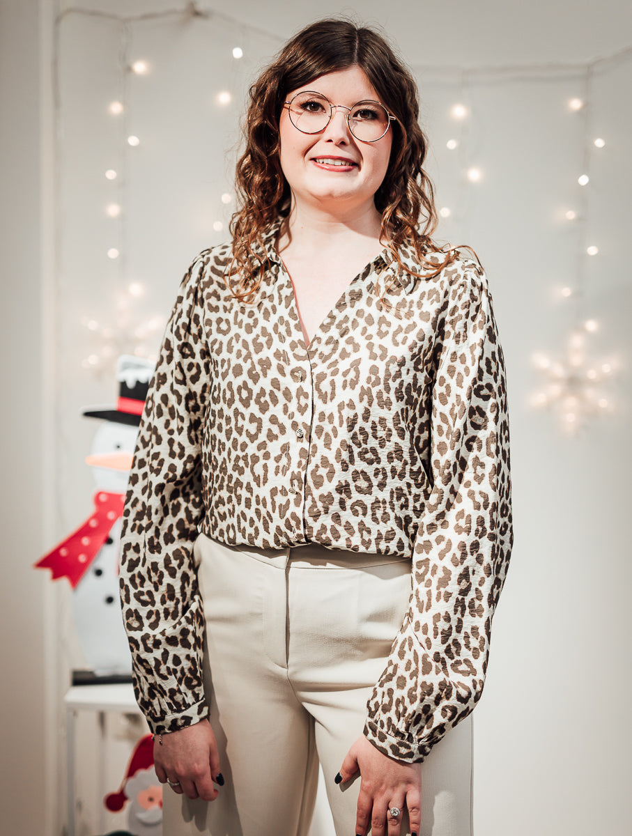 Beatrice v-neck shirt brown leo