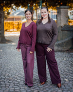 Clare frill vneck pull bruin of bordeaux
