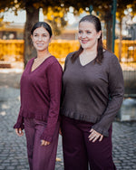 Clare frill vneck pull bruin of bordeaux