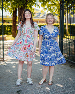 Sezen button dress kobalt of wit postcard