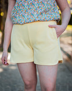 Kate pique short mellow yellow