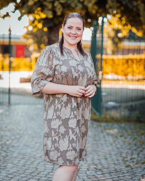 Yana dress canteen