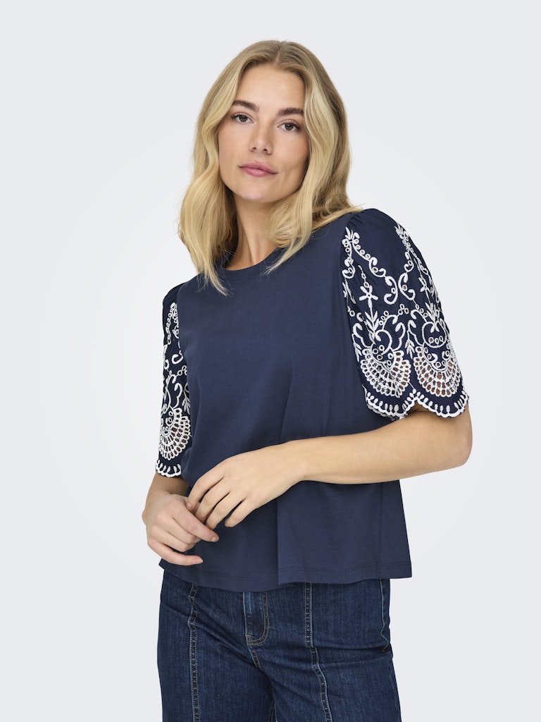 Oma broderie anglaise top (3 kleuren)