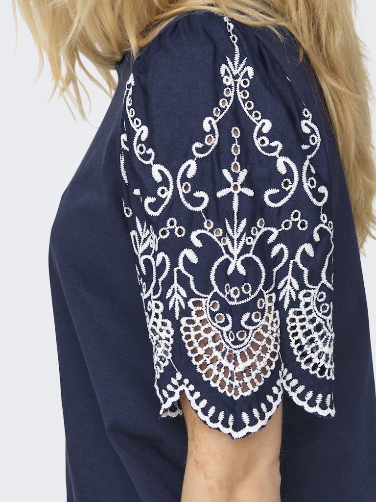Oma broderie anglaise top (3 kleuren)
